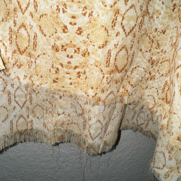 Show Me Your Mumu Gold Python Print Button Down Raw Hem Hi Lo Top Size XL - Picture 7 of 8